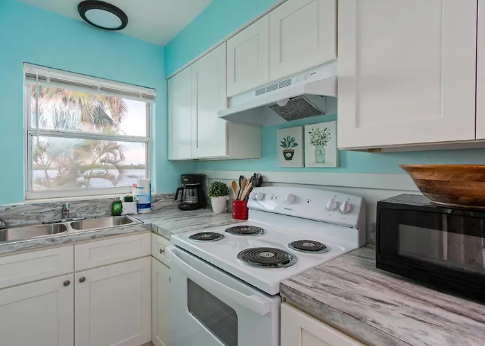 Bay Watch #2 - Waterfront Apartment Clearwater Beach