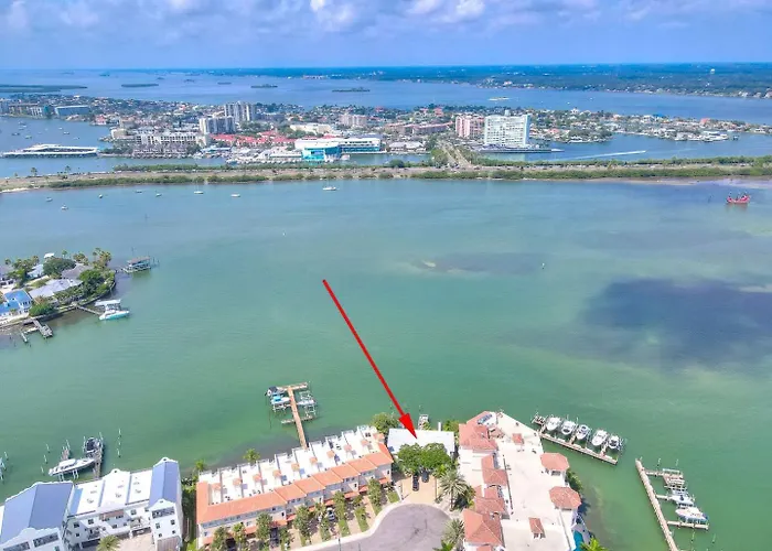 Bay Watch #2 - Waterfront Apartment *